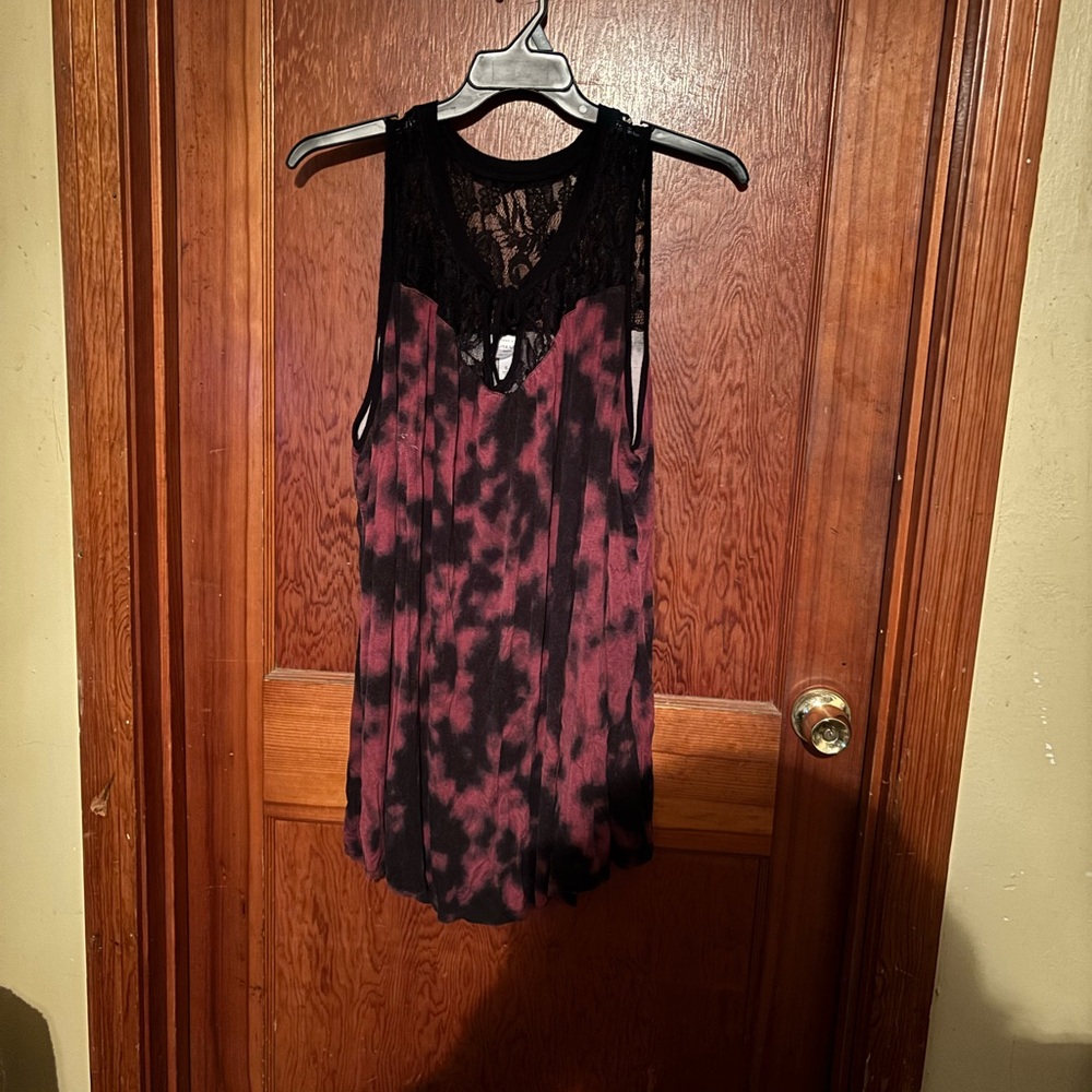 Torrid Black and Red Tie-Dye Lace Tank Top